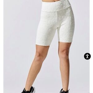 Twenty Montreal white short legging size large